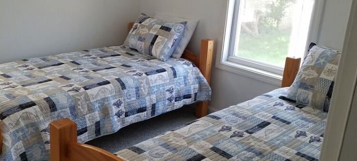 Adorable Cottage Walk Across Street to First Beach, Winter min stay 9 mos Hotels in Middletown
