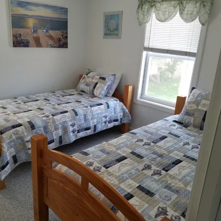 Adorable Cottage Walk Across Street to First Beach, Winter min stay 9 mos