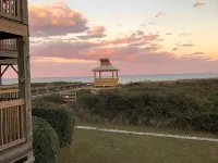 OCEANFRONT@The Lucky Duck- 100% renovated, clean, cozy & well-appointed. 杜克酒店