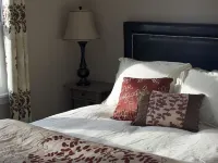 Sunny 3 Bedroom Ski In/ Ski Out to Toll House. Hotels near Mt Mansfield