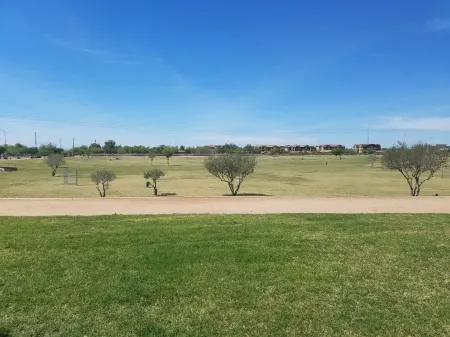 Beautiful Modern Home Fully Upgraded! Отели рядом с достопримечательностью «Суперстишен Гейтуэй Запад»