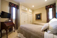 4Br Cottage:  Pool, Near Downtown, Heated Spa-Open Year Round, on-Site Masseuse!