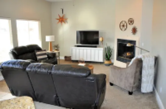 10-Star Rated Vacation Home, centrally located to 10-Star Mother Nature