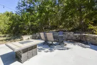 Elite Escape-2 POOLS, Splash Pad, PoolTable, Hot Tub, Patio w/Fire Pit+Fireplace