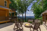 April Special ~ Mtn Views, Hot Tub+Fire Pit, WiFi, Gas Log Fireplace, Grill!