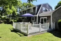 Harwich Hideaway, Close to Beach, Bike Path & 10 Minutes Away from Chatham!