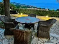 Apartment/Mazet with garden (150m2) and sea view in a quiet location near the town center