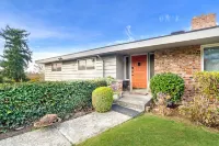 8 Bed Exec Lux Stay w/Marine Views Các khách sạn gần Federal Way Community Center