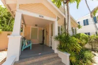 Bottoms up Bungalow - Perfect  2 Bed/2 Bath Private Pool