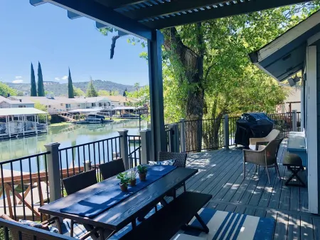 Remodeled Gem - Clearlake, Modern Beauty In the Keys - Waterfront