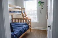 Family-friendly, stylish Chicago Apartment in Logan Square 월마트 슈퍼센터 주변 호텔