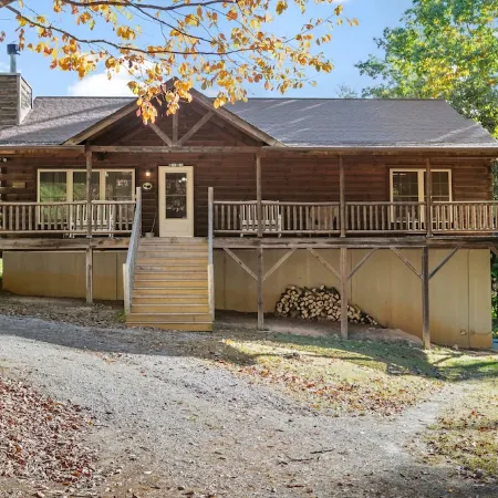 Secluded Wood Cabin-Amazing Mtn Views, Hot Tub, WiFi