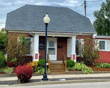 Charming,Cozy, Cottage - French Lick Quarters - Walk Casino/Resort, Pubs, Etc