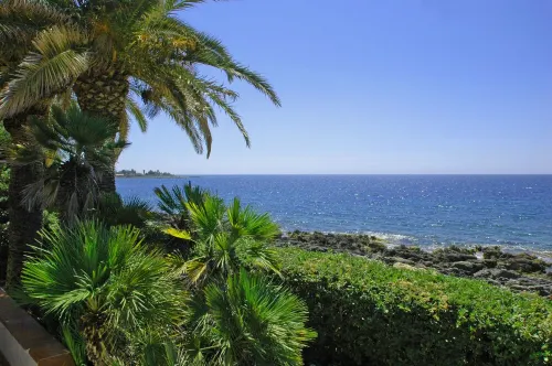 Nice detached house in a fantastic seafront location. No cleaning fees. Hotels in Fontane Bianche
