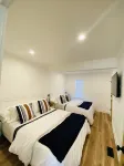Updated Home- Only a few minutes walk to Downtown Lake Geneva!! Hotel dekat Element Massage Studio