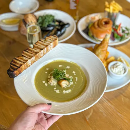 The Mortimer Arms Отели в г. Брамшо