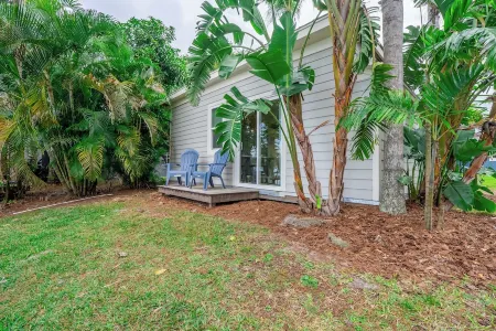 Lakefront Studio - Cozy - Stunning Views