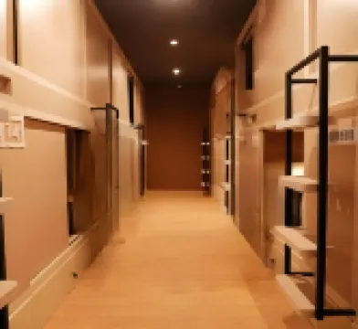 Rosalyne Sleepbox Stasiun Tugu