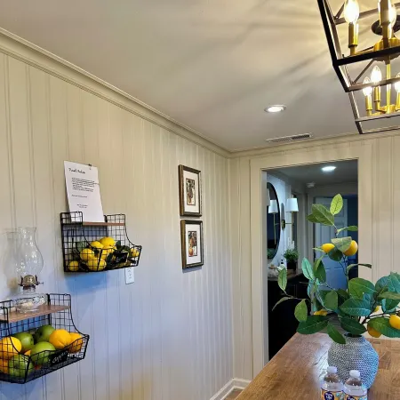 White Little Cottage-Newly Renovated-Pets-Family