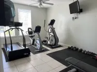 3-bedroom townhome in Key West with fitness room, WiFi