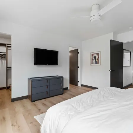 Modern on Main-Walking Distance to Downtown Hill City and Mickelson Trail!