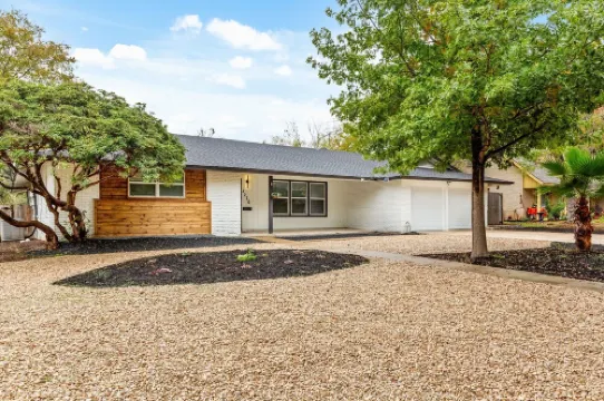 Luxury Newly Renovated Home w/Private Pool+Fire Pit+BBQ Near Downtown&Airport