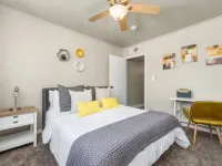 Fresno House | Pool | Fire Pit | Garage | 3/2:Wow! - 방갈로