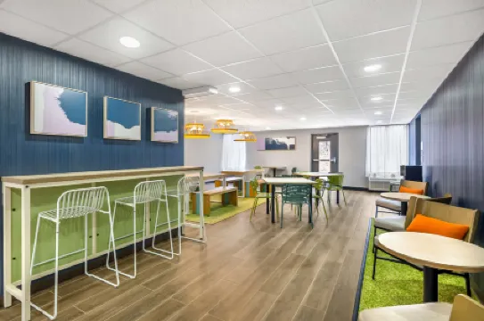 Spark by Hilton Roanoke Airport