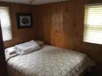 Cozy little cottage on beautiful Pine Lake Hotels in Barry County