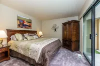 Wapato Point Halmalka Condo 510B 3 Bed 2 Bath Sleeps 8, Lake Views, Next to Pool