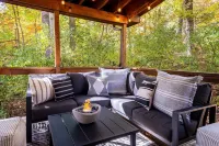 Resort Retreat: Sauna, Hot Tub, Pool table + more!