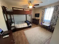 Beautiful 3-bedroom house with an exquisite pool!