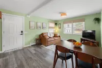 Coastal Retreat • 2Br Near Beaches & Mystic Hotels in Pawcatuck