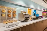 Tru by Hilton Harbison Columbia - Bữa sáng
