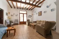 SAN SOLE - Beautiful rustic finca with private swimming pool and free Wifi فنادق في Sant Joan