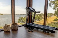 Lakefront Home, 2 King Beds, Kayak, Large Kitchen