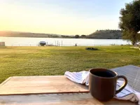 LAKE ESCAPE - Waterfront Property Hotels in Helena Valley Northeast