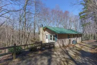 Newly Renovated Mountain Escape, 10 min to downtown Waynesville & Lake Junaluska Hotels near Lowe's Home Improvement