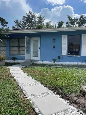 Cozy Home-Centrally located-pet friendly 10min from airport & 2min from FGCU Отели рядом с достопримечательностью «Галф Кост Таун Сентер»