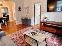 Cozy Bungalow - Close to Campus + Nespresso Coffee Maker! Hotels in Champaign City Township