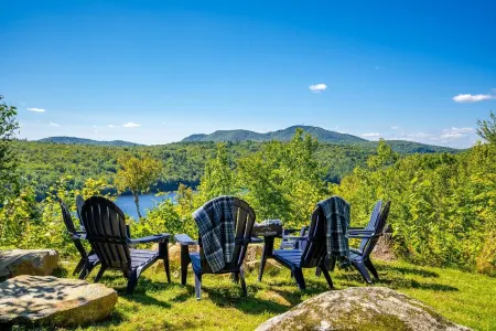 Lakeview & Ski -HotTub!FirePit! Theatre CloseToSki! Dog Friendly! Sleeps 12