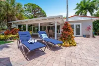 WATERFRONT & HEATED POOL- Tropical 2b/2b w/ Private Dock