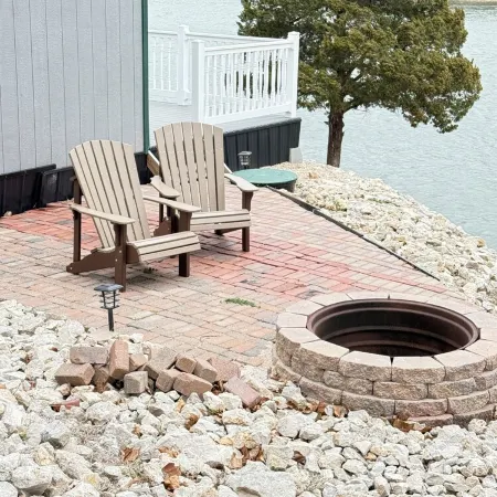 Cozy TINY HOUSE in a very quiet cove.