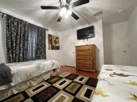 Quiet spacious Home by Lake Harris. Walk to Venation gardens, stroll by the Lake Отели в г. Лисберг