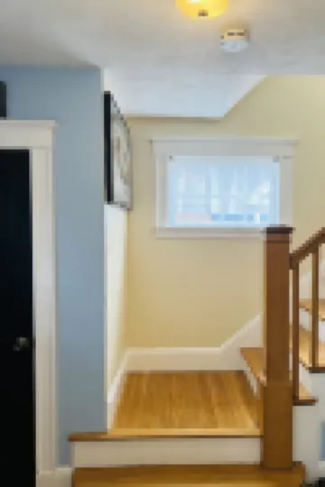 Gorgeous Home in Waltham quiet, family-friendly neighborhood, 2 free parking!