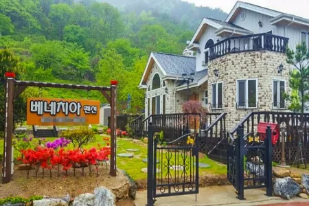 Jecheon Venezia Pension Отели рядом с достопримечательностью «Woraksan»