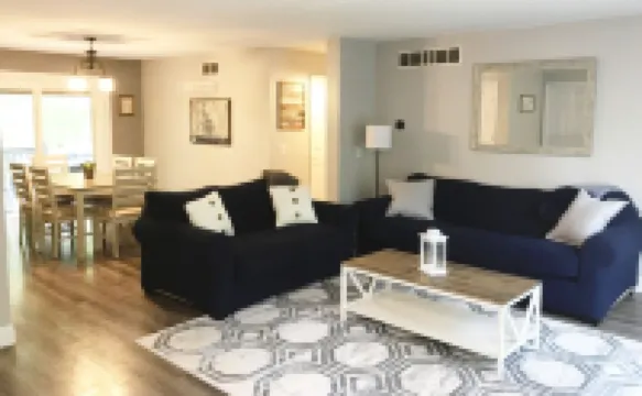 Daffodil Hill - w/Hot Tub - Near Kenyon & Mohican