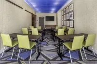 Holiday Inn Express & Suites Milwaukee – West Allis Hotels in West Allis
