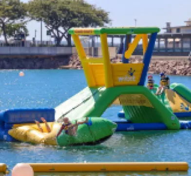 Zen at Arkaba 3Br Luxury Waterfront Apt Pool + BBQ