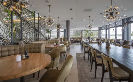 Fletcher Hotel-Restaurant Het Veerse Meer Отели в г. Борселе